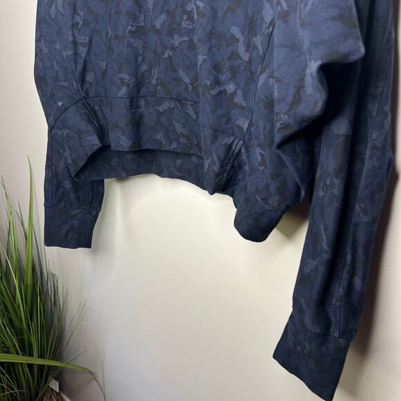 Athleta Blue Camo Farallon Cropped Hoodie Medium Dolman Long Sleeve Sweatshirt - Picture 4 of 11